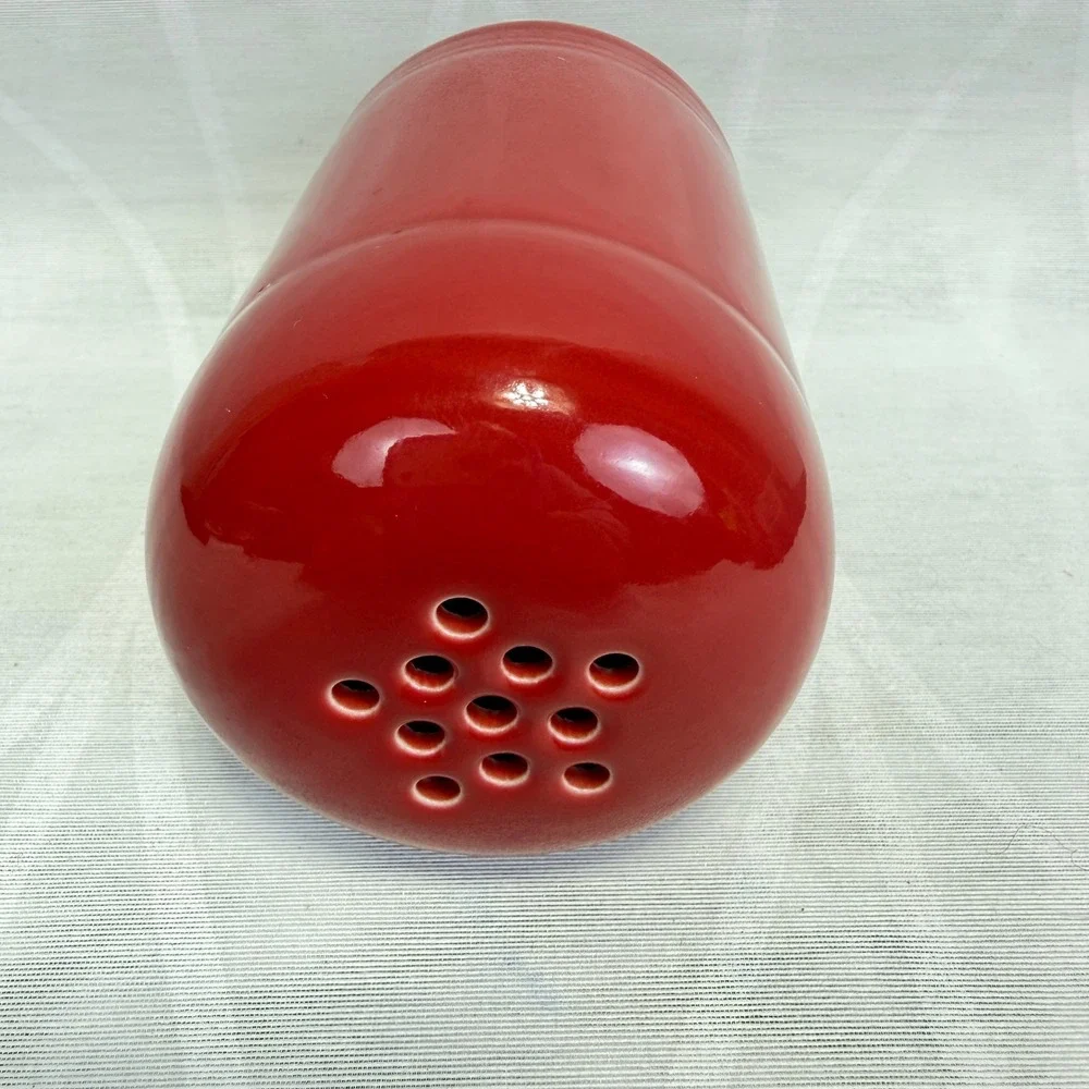 FIESTA FiestaWare‎ USA Scarlet Red Grated Cheese Shaker HLC Rubber Stopper 4½